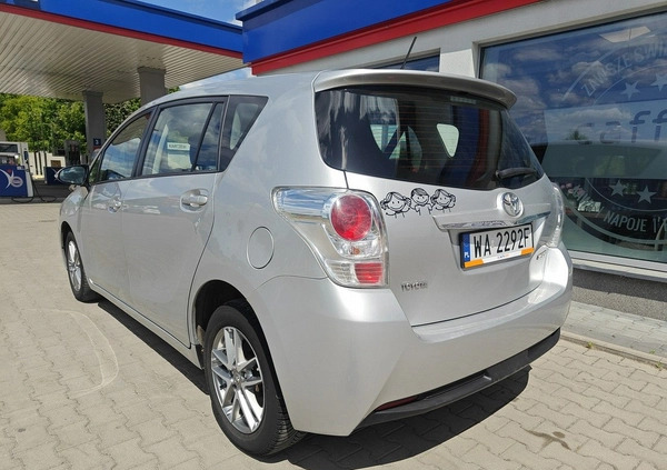 Toyota Verso cena 17900 przebieg: 134940, rok produkcji 2015 z Karczew małe 137